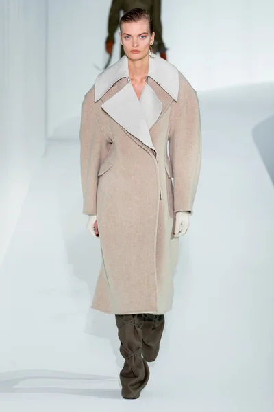 Look 32